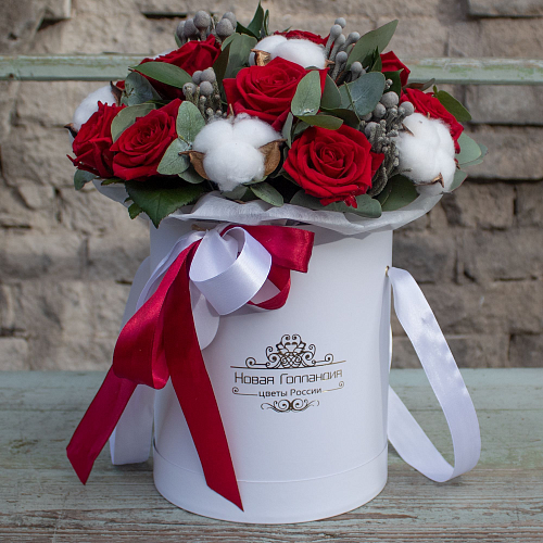 Композиция Леди Роуз в шляпной коробке