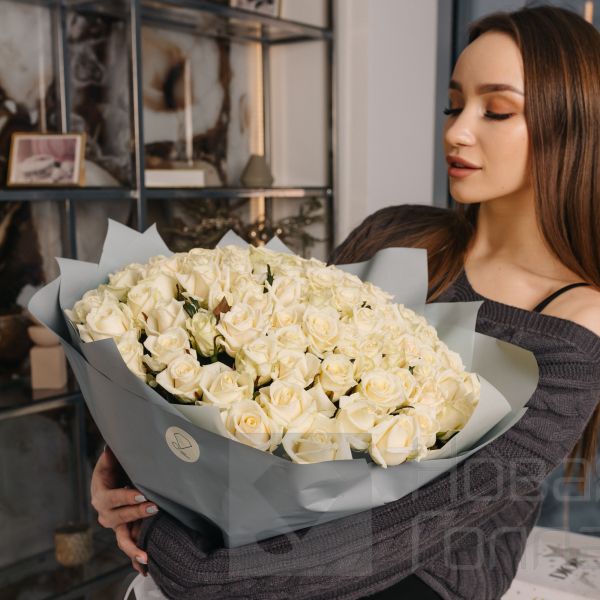 Букет 101 белая роза 40 см Россия