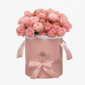 11 розовых пионовидных роз в розовой шляпной коробке № 808 NEW 11 розовых пионовидных роз в розовой шляпной коробке № 808 NEW