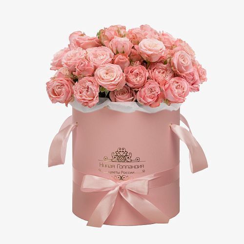 11 розовых пионовидных роз в розовой шляпной коробке  808 NEW