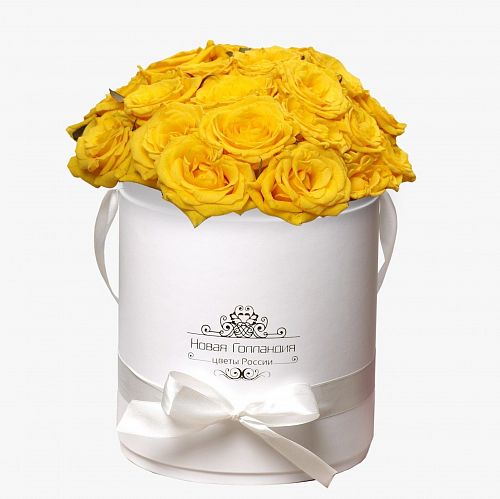 25 желтых роз в белой шляпной коробке 