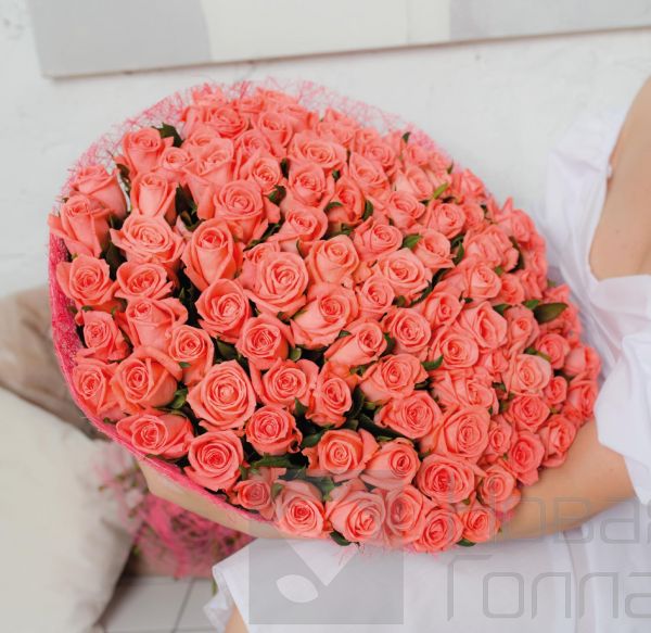 Букет 101 коралловой розы 70 см