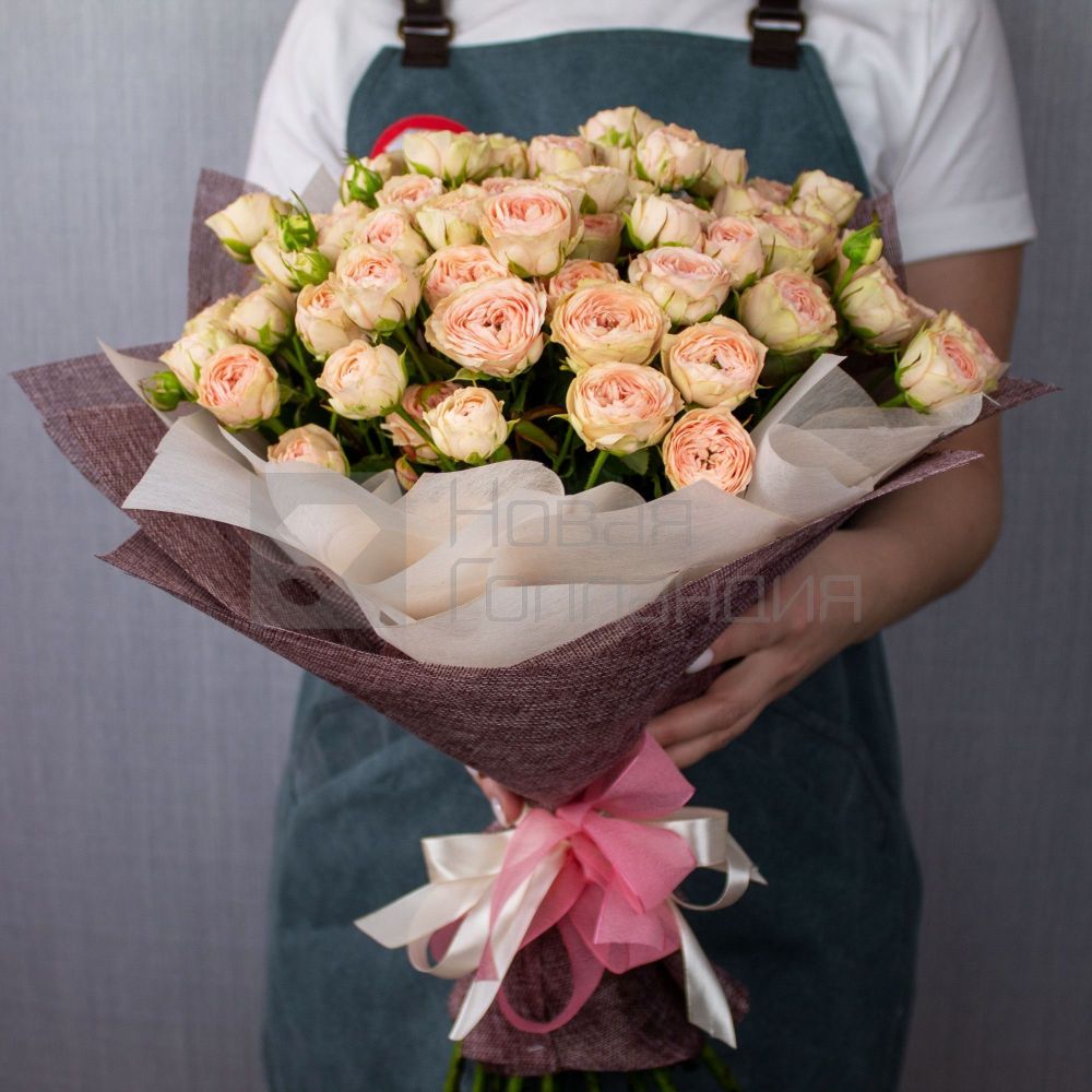 Букет 15 светлых кустовых пионовидных роз 40 см