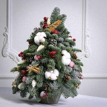 Ель из ветвей нобилиса Лесная гостья 40 см Ель из ветвей нобилиса Лесная гостья 40 см