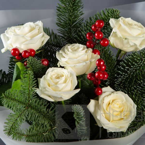 Букет новогоднее настроение из белых роз размер S