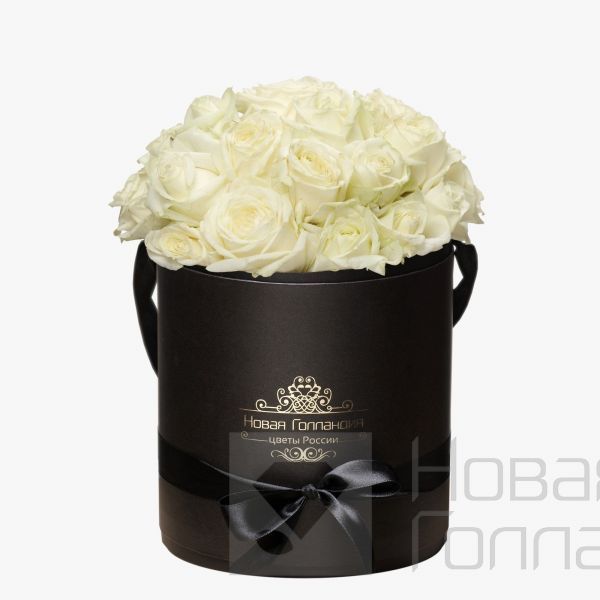 25 белых роз в черной шляпной коробке №175