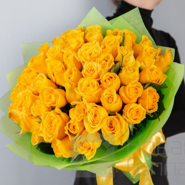 Букет 51 желтая роза Кения 40 см в упаковке