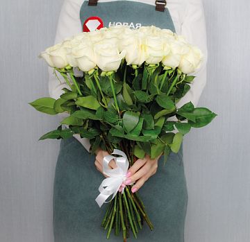 35 белых роз Эквадор 60 см.