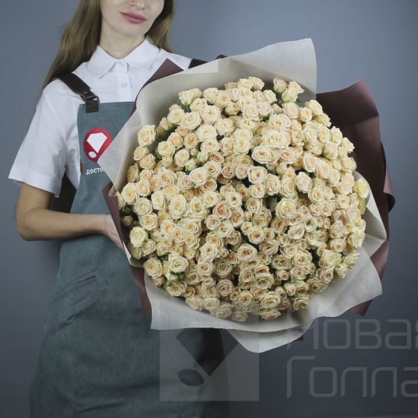 Букет 79 кремовых кустовых роз