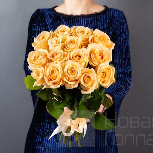 Букет 15 кремовых роз 40 см