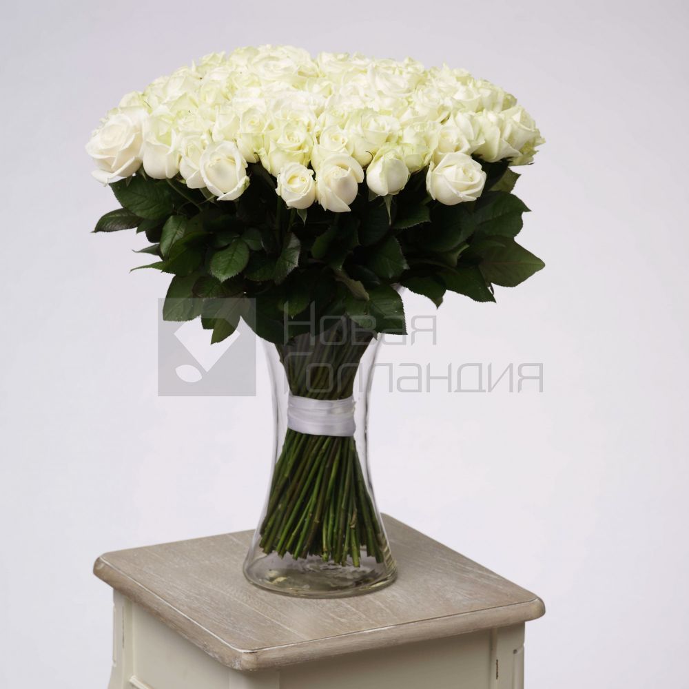 Букет 101 белая роза 50 см в вазе