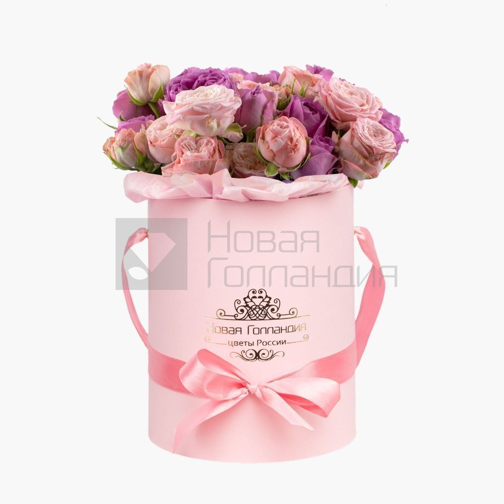 Розовые пионовидные кустовые розы микс в розовой шляпной коробке №741