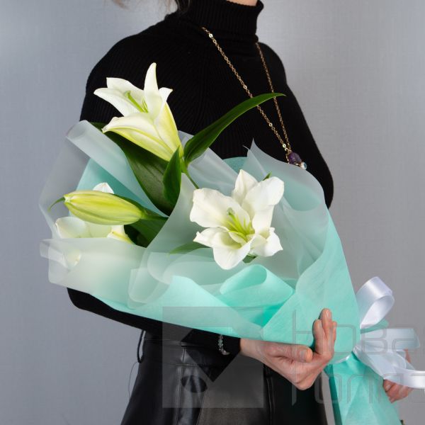 Букет с лилией