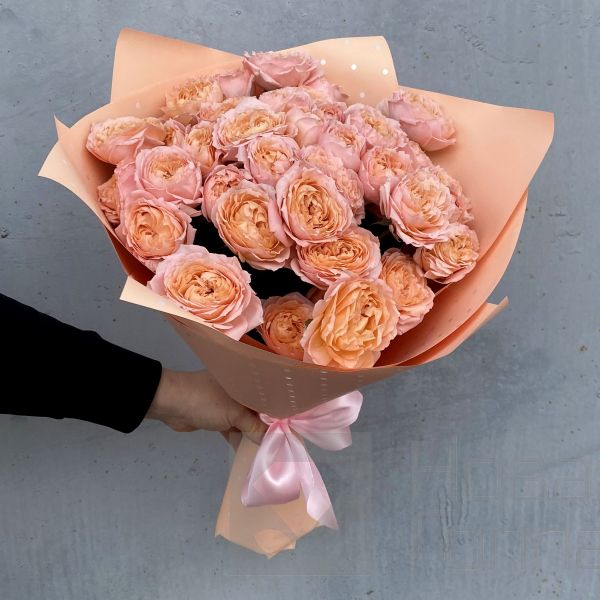 Букет 9 персиковых пионовидных кустовых роз