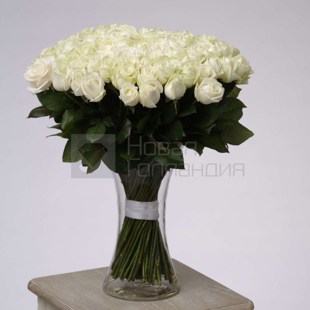 707 белых роз 50 см в 7 вазах