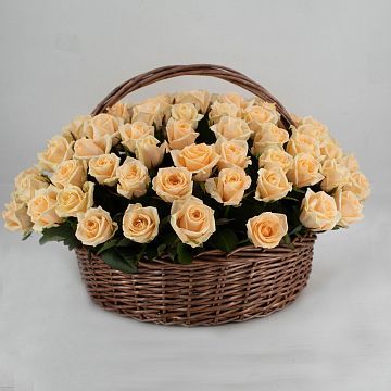 301 кремовая роза в корзине