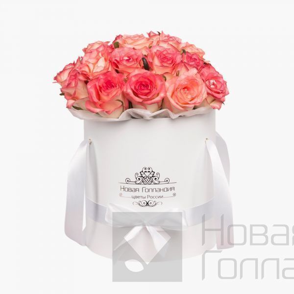 25 розовых роз в белой шляпной коробке №162