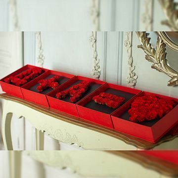 Коробка-буква Композиция из 5 букв красная Коробка-буква Композиция из 5 букв красная