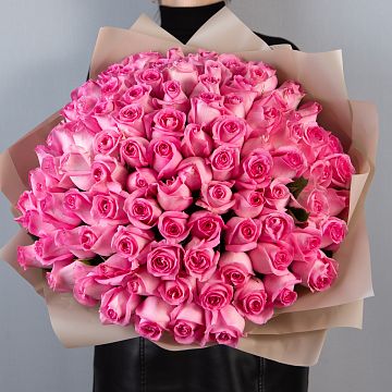 Букет 101 розовая роза Кения 40 см в упаковке Букет 101 розовая роза Кения 40 см в упаковке