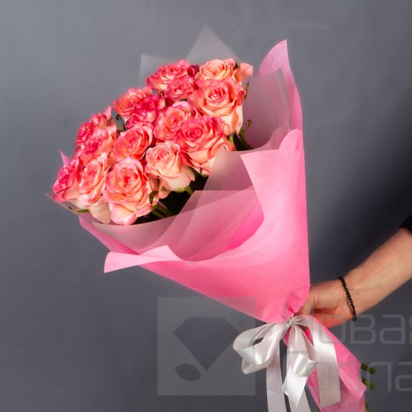 Букет 15 розовых роз с каймой  50см.