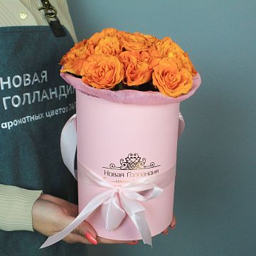 15 оранжевых роз в маленькой розовой шляпной коробке №207
