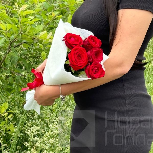 Букет из 5 красных роз (15)