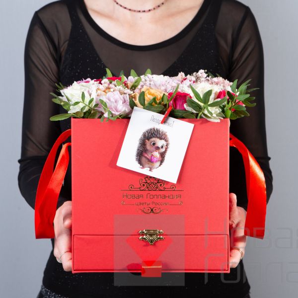 Коробка квадратная красная акция