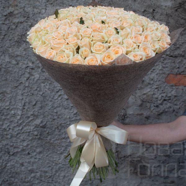 Букет Царицы 101 кремовая роза 60 см
