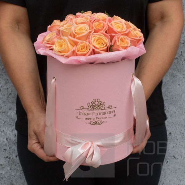 25 розовых роз в розовой шляпной коробке №19
