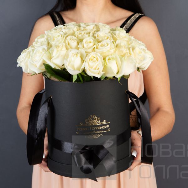 51 Белая роза в большой черной шляпной коробке №214