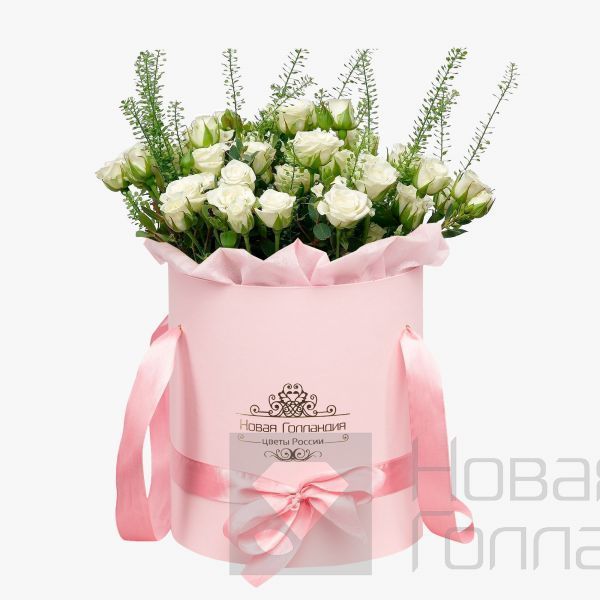 Белые кустовые розы в розовой шляпной коробке №694