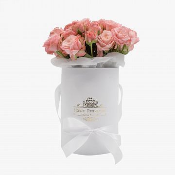 9 розовых пионовидных роз в маленькой белой шляпной коробке № 811 NEW
