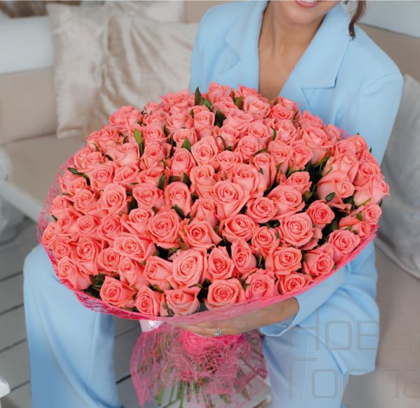 Букет 101 коралловая роза 50см Россия