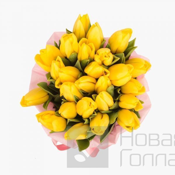 25 желтых тюльпанов в розовой маленькой шляпной коробке №533