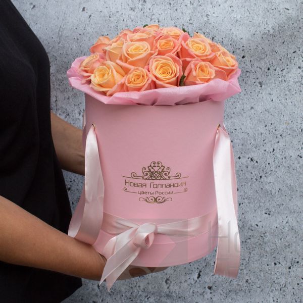 25 розовых роз в розовой шляпной коробке №19