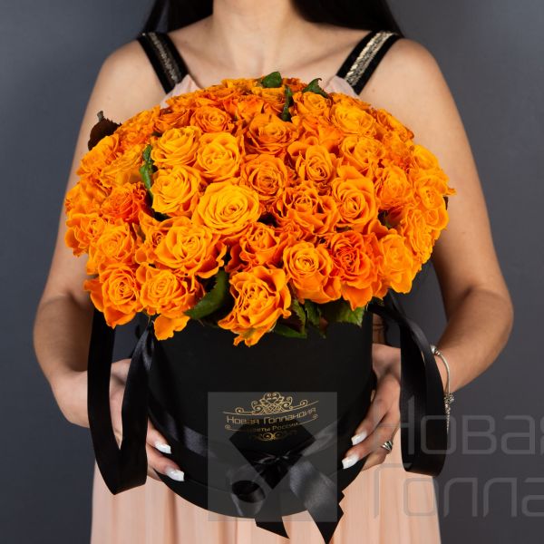 51 Оранжевая роза в большой черной шляпной коробке №335