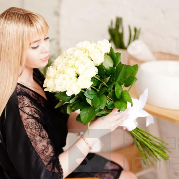 Букет 25 белых роз 70см