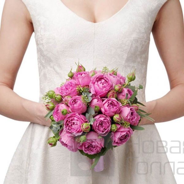 Свадебный букет из розовых кустовых пионовидных роз Мечта невесты