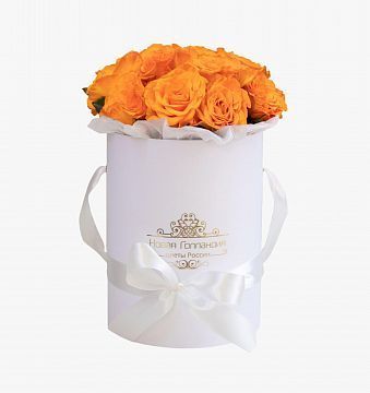 15 оранжевых роз в белой маленькой шляпной коробке №595