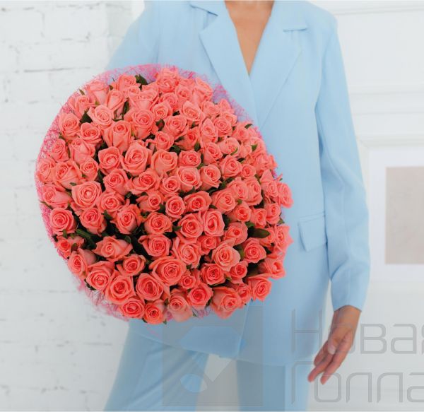 Букет 101 коралловая роза 50см Россия