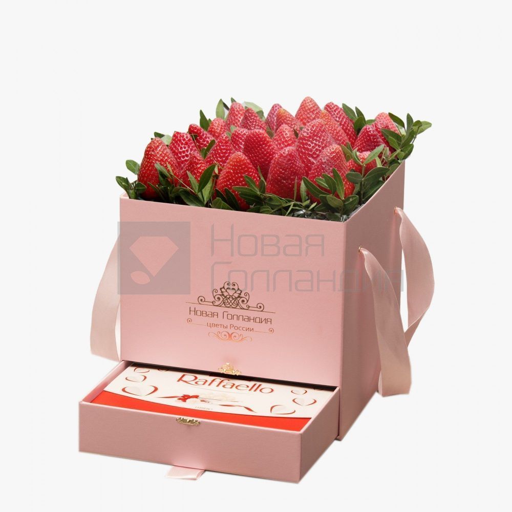 Carton box with strawberries + Rafaello