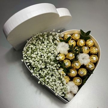 Сердце из гипсофилы и конфет Сердце из гипсофилы и конфет