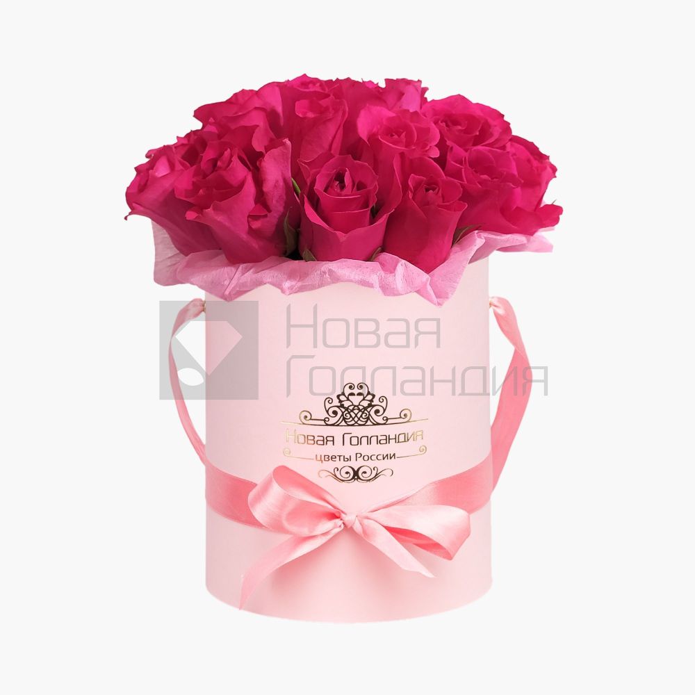 25 малиновых роз в розовой шляпной коробке №748