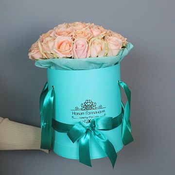 25 нюдовых роз в шляпной коробке Тиффани № 642 25 нюдовых роз в шляпной коробке Тиффани № 642