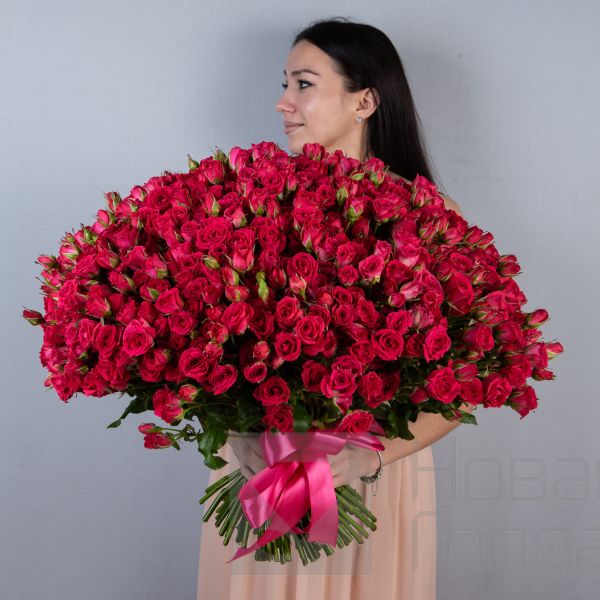 Букет 101 кустовая кремовая роза