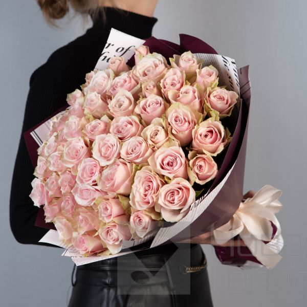 Букет 51 нюдовая роза кения 40 см в  упаковке