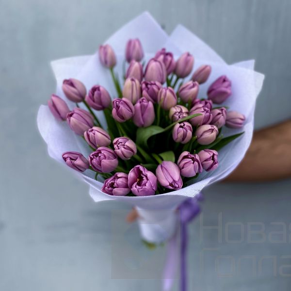 Букет 35 сиреневых тюльпанов