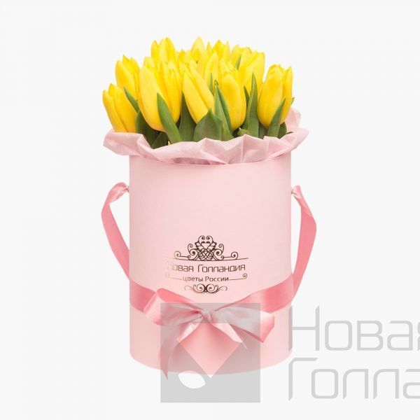 25 желтых тюльпанов в розовой маленькой шляпной коробке №533