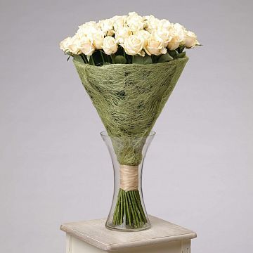 Букет 51 белая роза 50 см в вазе