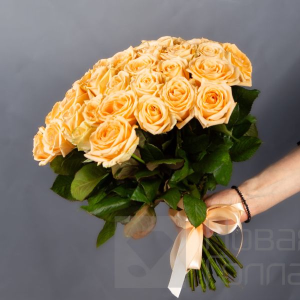 Букет 35 кремовых роз 40 см
